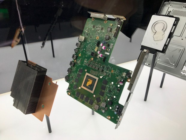 Die Hauptplatine der Xbox One X (Bild: Peter Steinlechner/Golem.de)